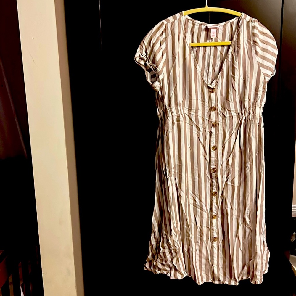 Tan and cream maternity dress